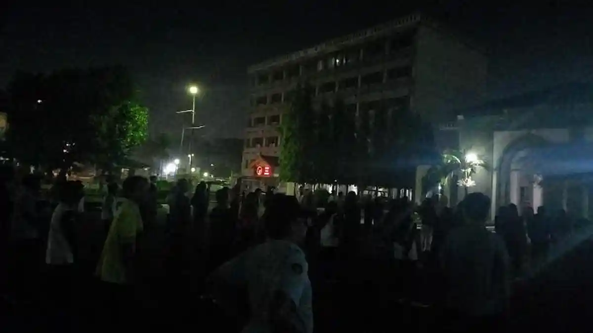 Rutinitas Subuh Petugas Haji PPIH 2025 di Asrama Haji Pondok Gede, Senam SKJ 1988 dan Tes Kebugaran
