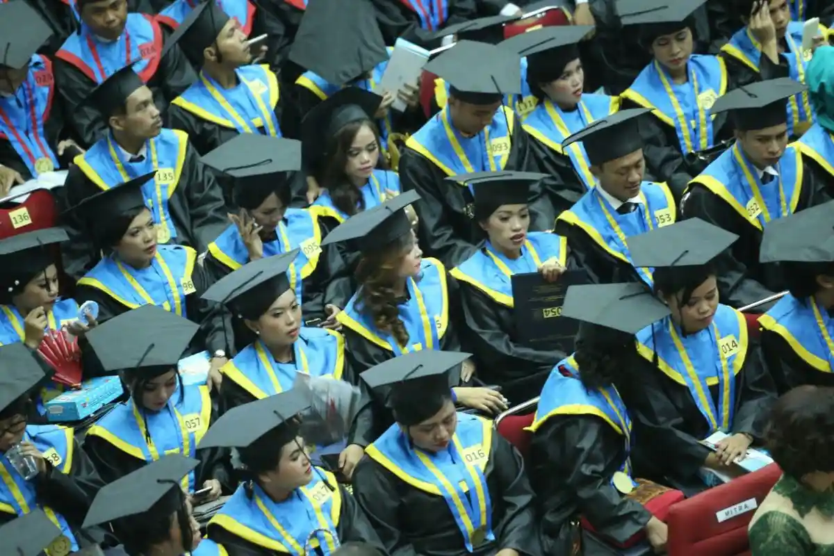 UKI Paulus Makassar Kukuhkan 286 Alumni Periode Maret 2017