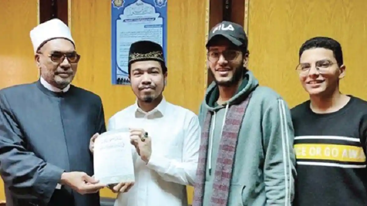 Alumni Dayah Insan Qurani Terbitkan Kitab di Mesir