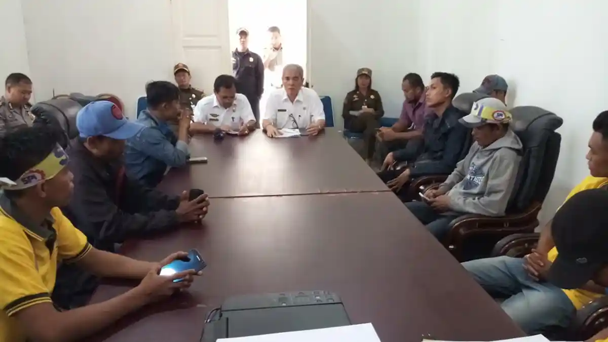 Tidak Sempat Orasi, Masa FSPI Digiring Satpol PP