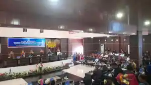 Suasana-rapat-paripurna-Hari-Jadi-Mamuju-ke-483-Tahun-di-Gedung-DPRD-Mamuju.jpg