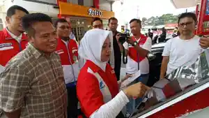 20260427_Anggota-DPR-RI-Syafruddin-saat-turun-langsung-ke-SPBU-Balikpapan.jpg