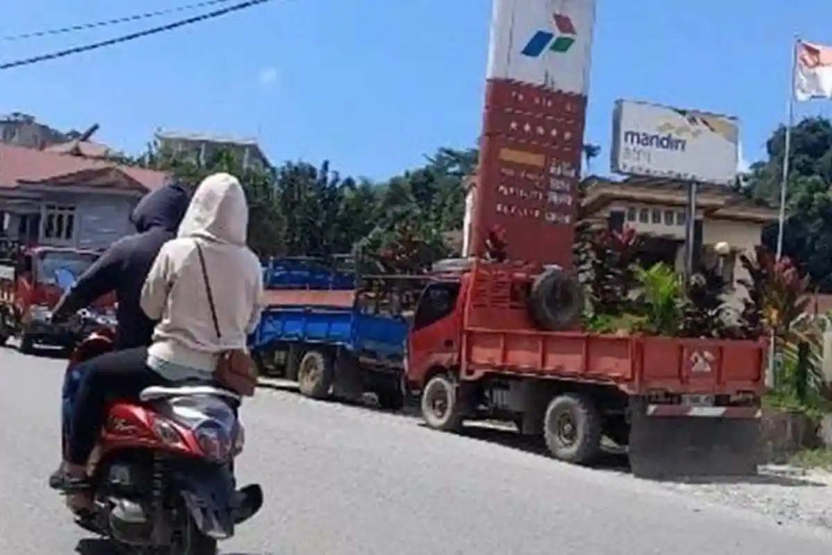 Isu Kenaikan BBM per 1 Juni 2024, Antrian di SPBU Tallunglipu Mulai Nampak