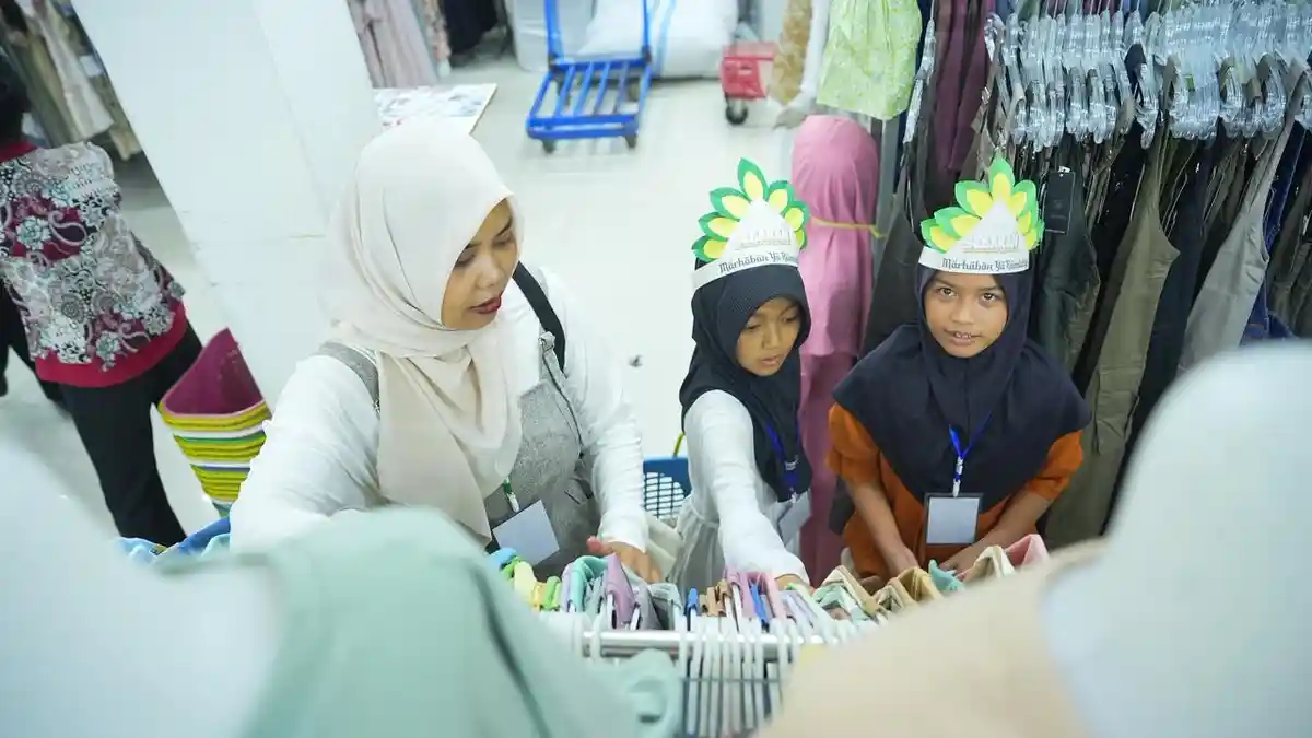 Kilang Pertamina Cilacap Wujudkan Impian Lebaran Puluhan Anak: Berbagi Baju