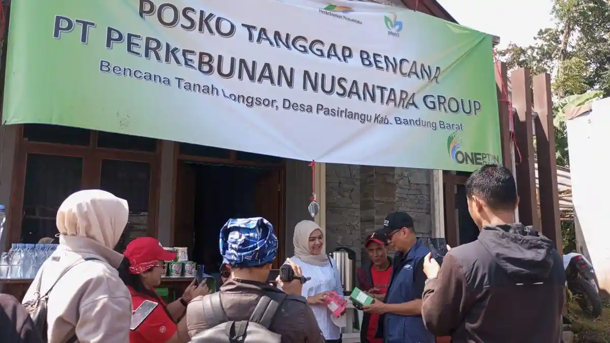Pusat Riset Jabar Unpad–PTPN 1 Salurkan Bantuan dan Suplemen untuk Relawan Longsor Pasirlangu