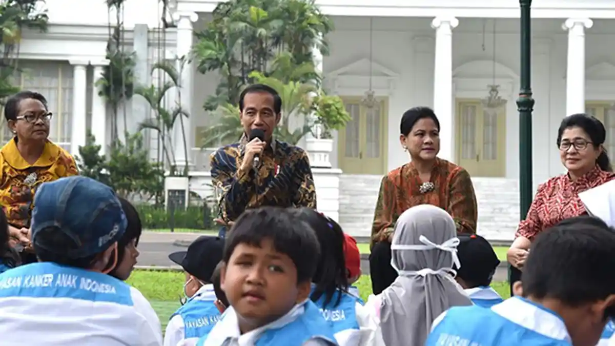 Keakraban Jokowi dengan Anak Penyintas Kanker di Istana Bogor