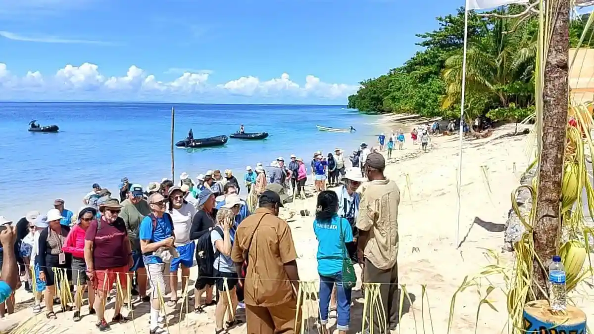 Puluhan Wisman Jadikan Pulau Liki di Sarmi Sebagai Destinasi Wisata ...