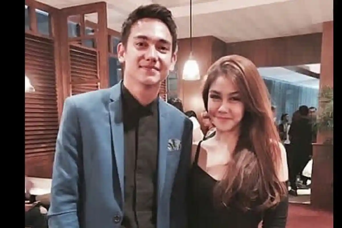 Adipati Dolken Kepergok Like Komentar Soal Korban Film 'Dilan 1990' dan Iqbaal, Netizen: Cemburu?