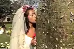 wanita-menikah-dengan-pohon_20171214_194356.jpg