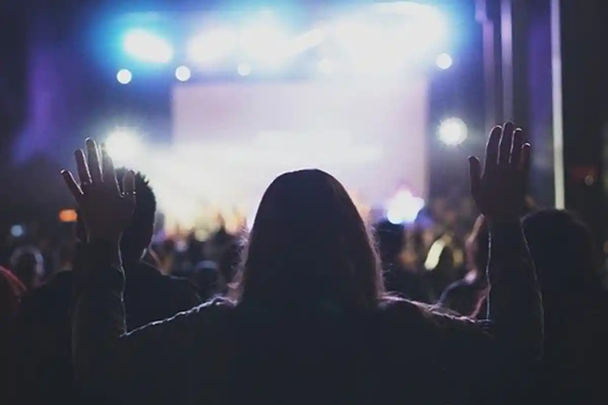 BACAAN ALKITAB -  Yohanes 15:8 Memuliakan Allah, Berarti Murid Yesus