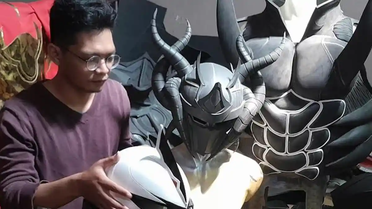 Cerita Ars Ramdha, Perajin Kostum Cosplay Superhero Asal Malang yang ...