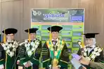Rektor-Unjani-Prof-Agus-Subagyo-Tengah-Selempang-Hijau.jpg