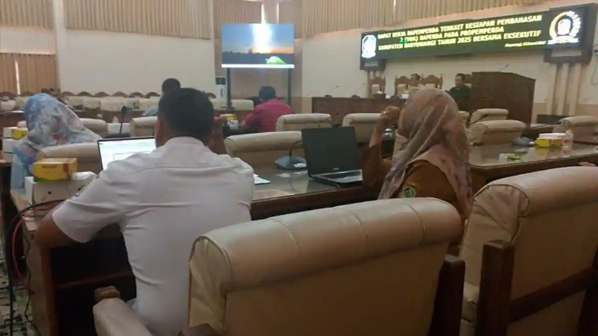 DPRD Banyuwangi Tetapkan Pembahasan 11 Raperda Prioritas 2025