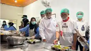 MBG-MAROS-Deputi-Bidang-Usaha-Mikro-Kementerian-UMKM-Riza-Damanik-v.jpg