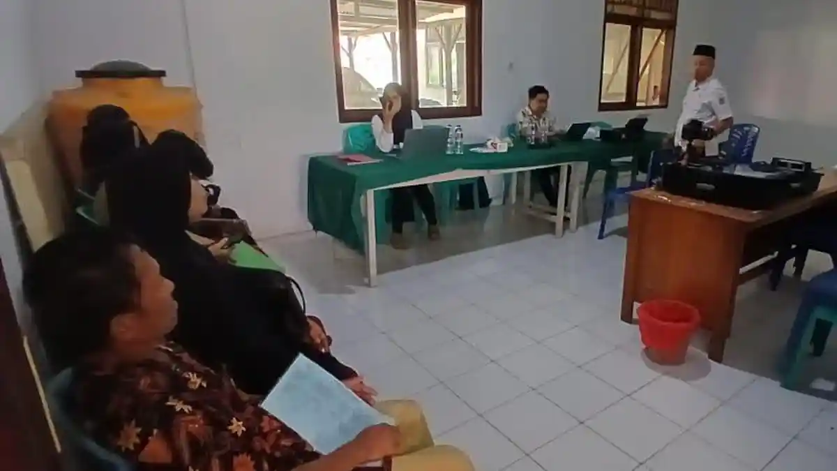 В офисе волостного управления Лолаяна теперь можно оформить электронные паспорта и другие документы