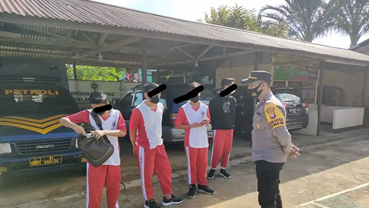 Sedang KRYD Ops Yustisi, Polsek Sengah Temila Jaring 4 Pelajar Tak Pakai Helm