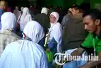 jemaah-haji-tiba-di-asrama-haji-sukolilo-surabaya-jatim1_20170908_212137.jpg