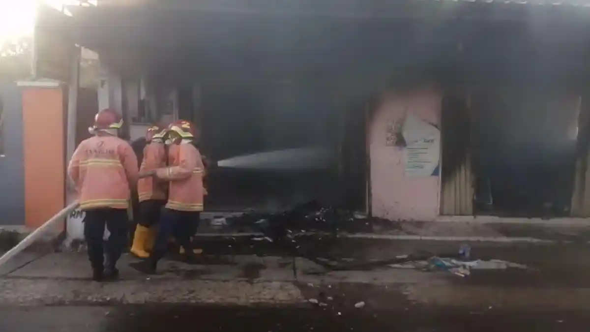 Warga Dengar Ledakan Keras Tiga Kali sebelum Dua Ruko di Loram Wetan Kudus Ludes Terbakar