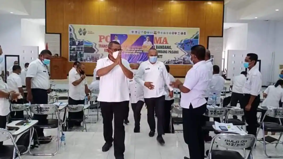 Julie Laiskodat Datangkan Alsintan Untuk 11 Kelompok Tani di Lembata