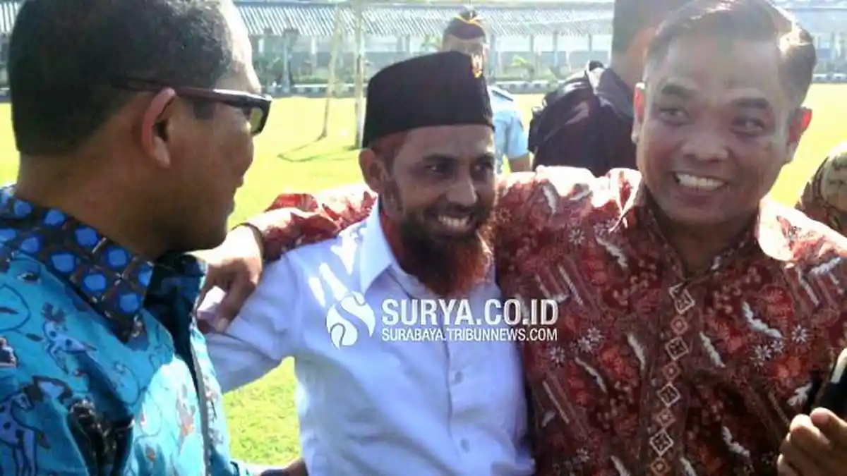 Kala Terpidana Bom Bali Umar Patek Bergaya Ala Tanda Cinta Korea, Sang Istri Tersipu Malu