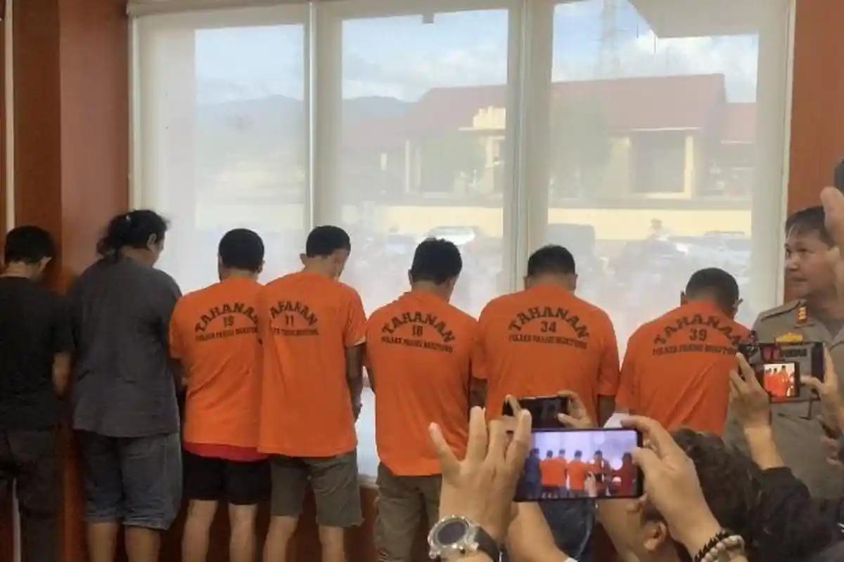 SOSOK 11 Pelaku Kasus Setubuhi Anak 15 Tahun di Parimo! Ada Kades, Kepsek hingga Polisi