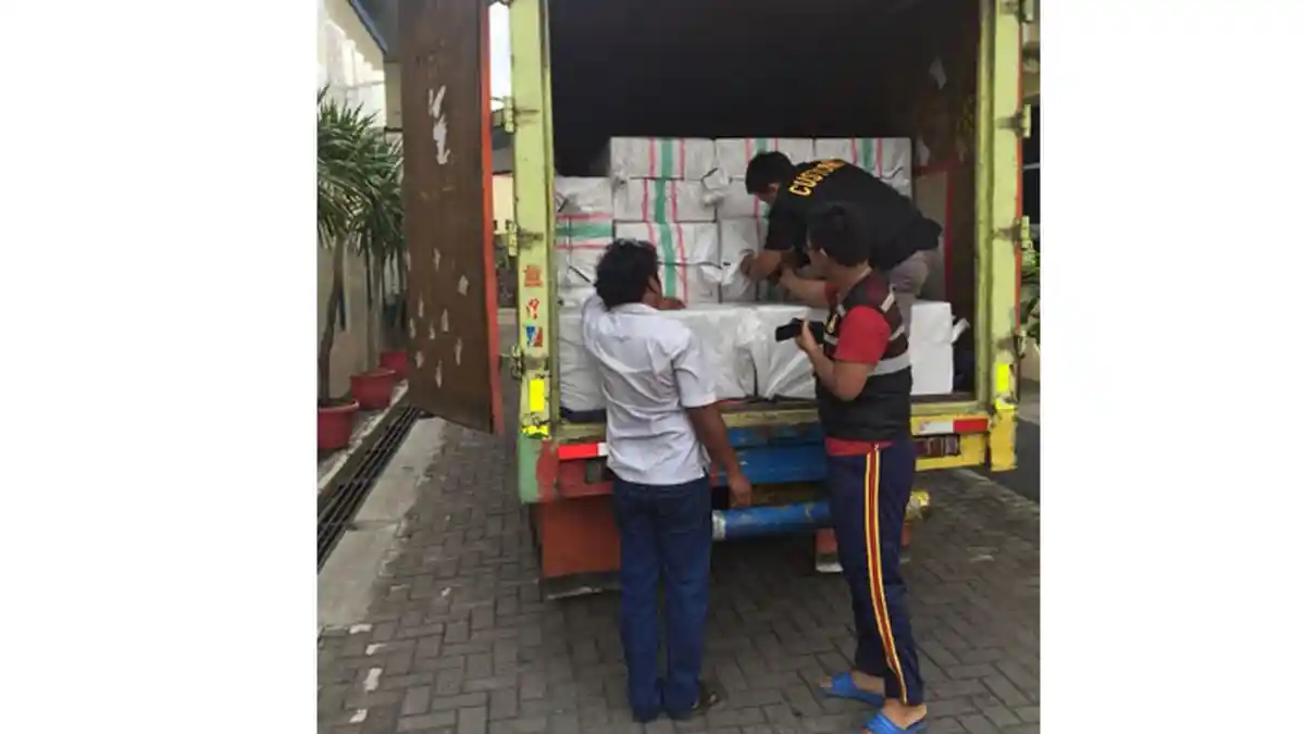 Galeri Foto: Hasil Penyitaan Rokok dan Minuman Keras