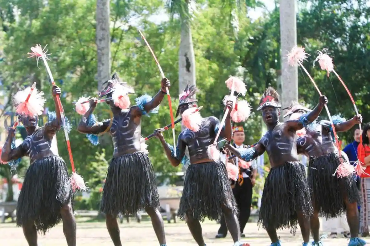 Lomba Busana Adat Semarakkan HUT Pemprov Kalbar ke-62 - lomba-busana-adat-4.jpg
