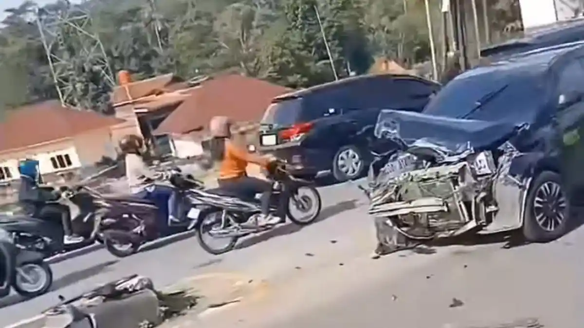 Kecelakaan Beruntun di Dekat Exit Tol Bawen, Mobil-mobil Ringsek