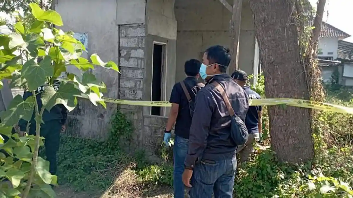 Warga Badas Kabupaten Kediri Temukan Jasad Pria Diduga ODGJ di Gubug