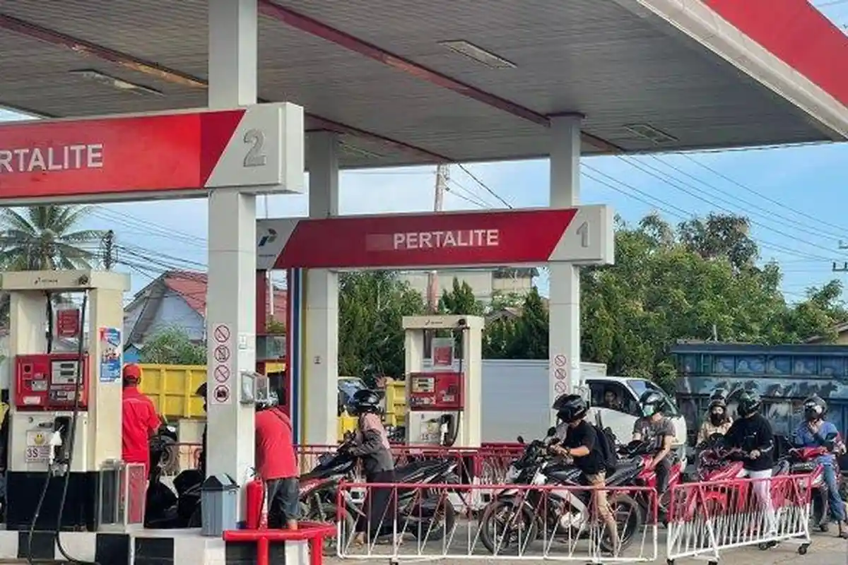 Harga BBM Resmi Turun! Cek Harga Pertalite dan Solar Terbaru di SPBU Seluruh Indonesia
