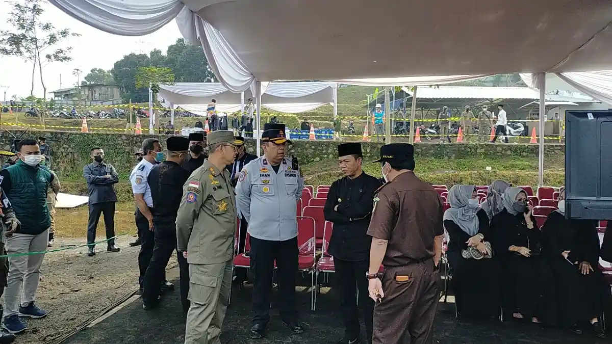Pejabat dan Warga Mulai Datangi Areal Pemakaman Eril di Islamic Center Baitul Ridwan