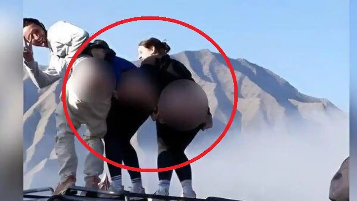 Viral Aksi 3 WNA Berpose Menjijikan di Gunung Bromo Jawa Timur, Warganet Auto Geram
