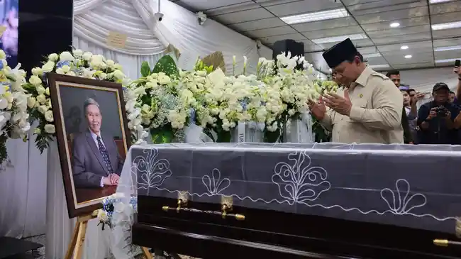 Prabowo Subianto Beri Penghormatan Terakhir untuk Kwik Kian Gie: Beliau Banyak Beri Nasihat