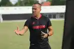 Pelatih-Madura-United-Fabio-Lefundes-menjelaskan-porsi-latihan-skuad-Laskar-Sape-Kerab.jpg