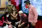 Lo Kheng Hong mengunjungi kantor dan Galeri Smartfren