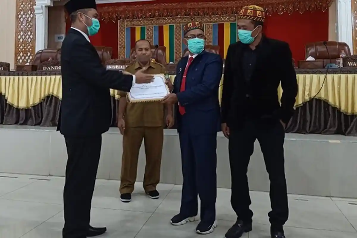 Wabup Abdya Serahkan Dokumen KUA PPAS 2020 Perubahan ke DPRK