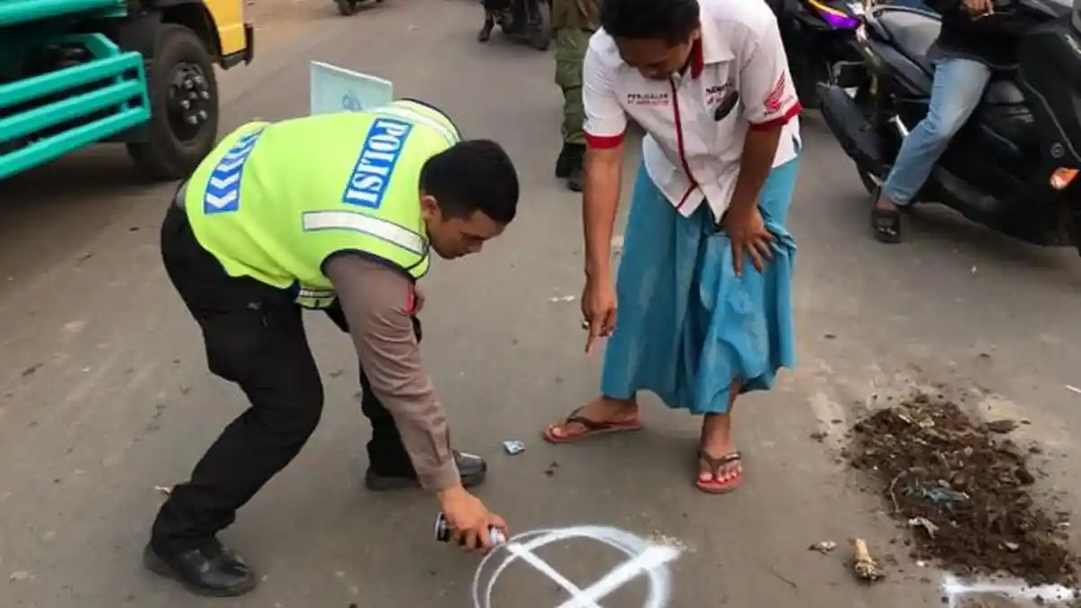 Jalan Narogong Cileungsi Rawan Kecelakaan, Pengendara Motor Tewas Terlindas Truk