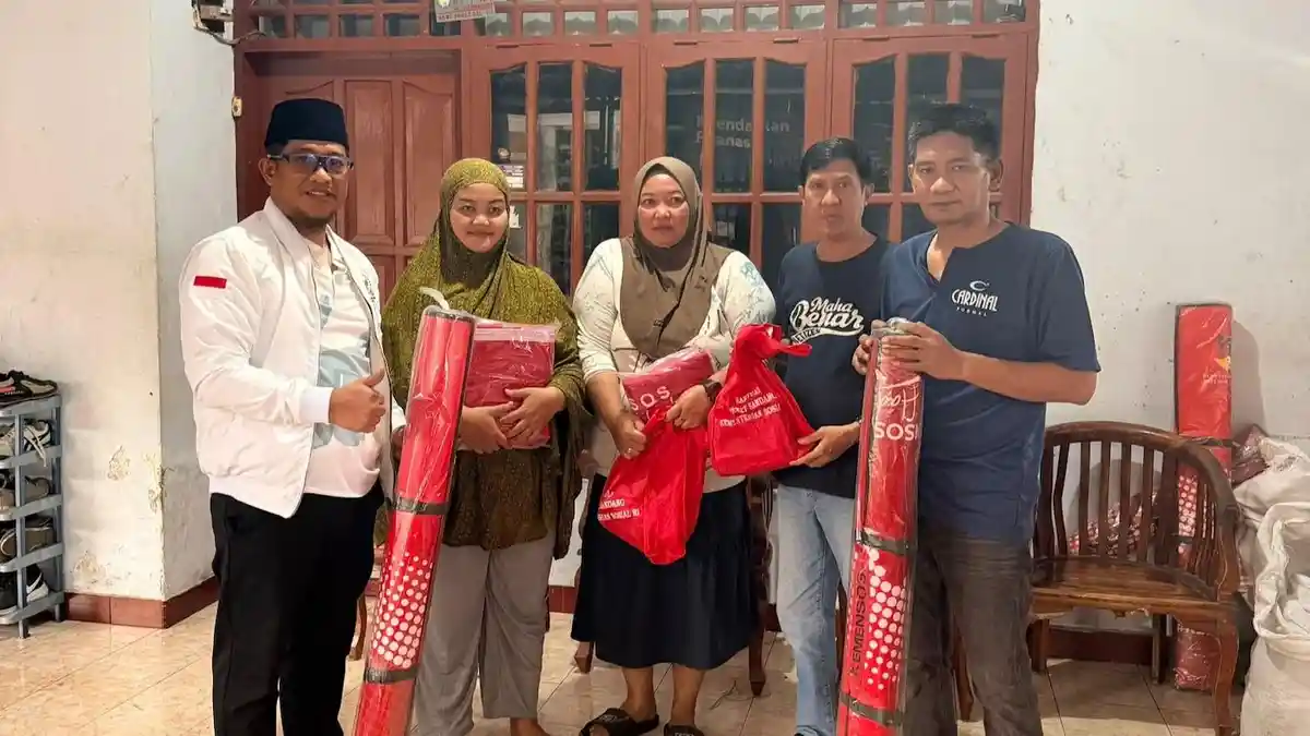 Warga Terdampak Angin Kencang di Batangkaluku Terima Bantuan Wakil DPRD Gowa 