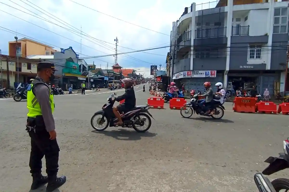 Arus Mudik di Simpang Kertek Wonosobo Lancar
