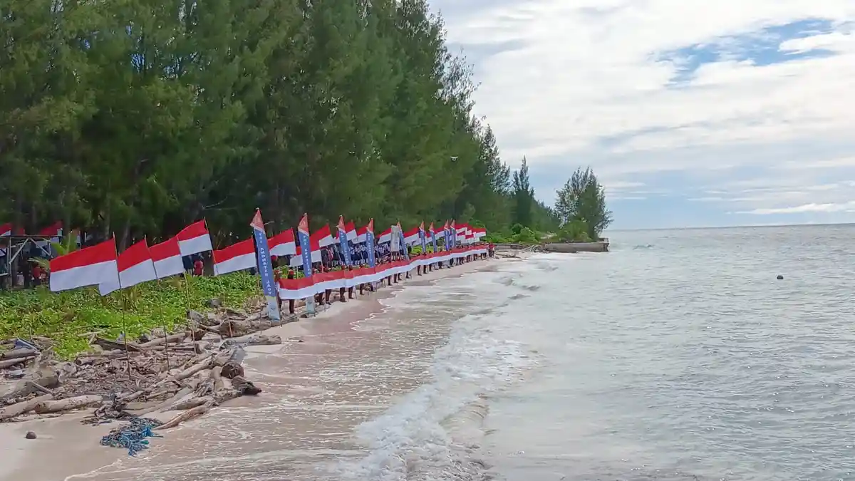Merah Putih 78 Meter Terbentang di Pesisir Pantai Pulau Terluar Indonesia, Peran Aktif Jaga NKRI