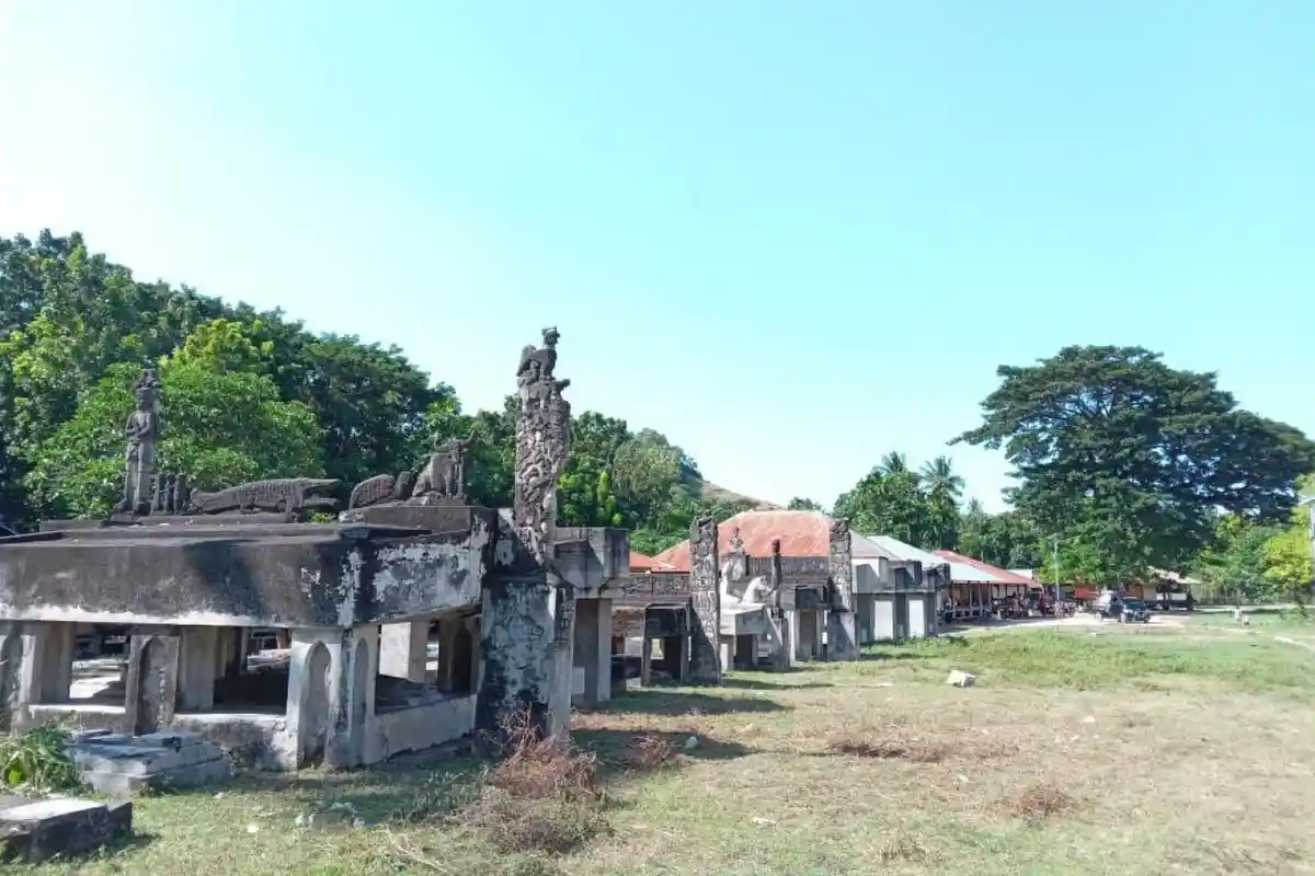 Wisata NTT, Desa Wisata Watuhadang , Peosana Tenun Pahikung dari Desa Budaya Kain Ikut