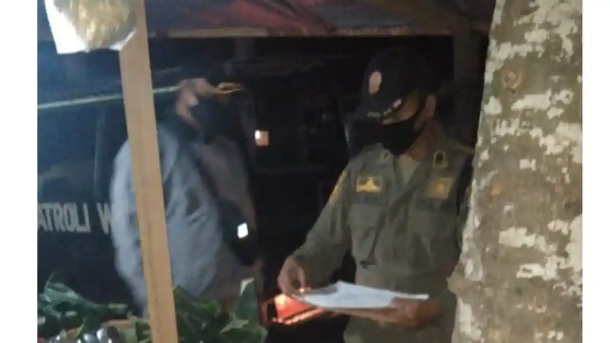 Trotoar Baru di Depan Stadion Dipta Dimanfaatkan Pedagang Nakal