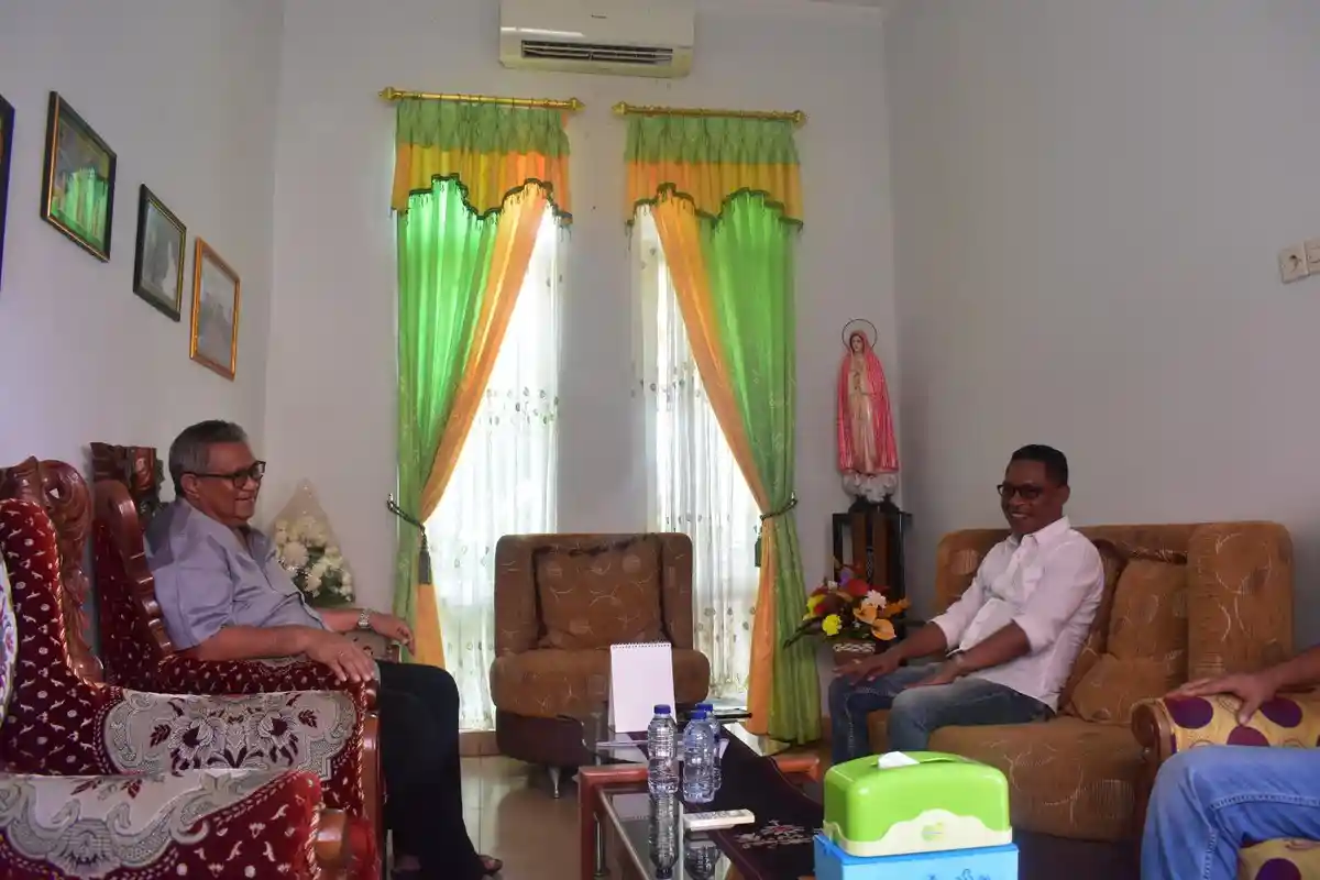 Sowan ke Uskup Maumere, Emanuel Herdianto Minta Berkat Hingga Diskusikan Kaderisasi