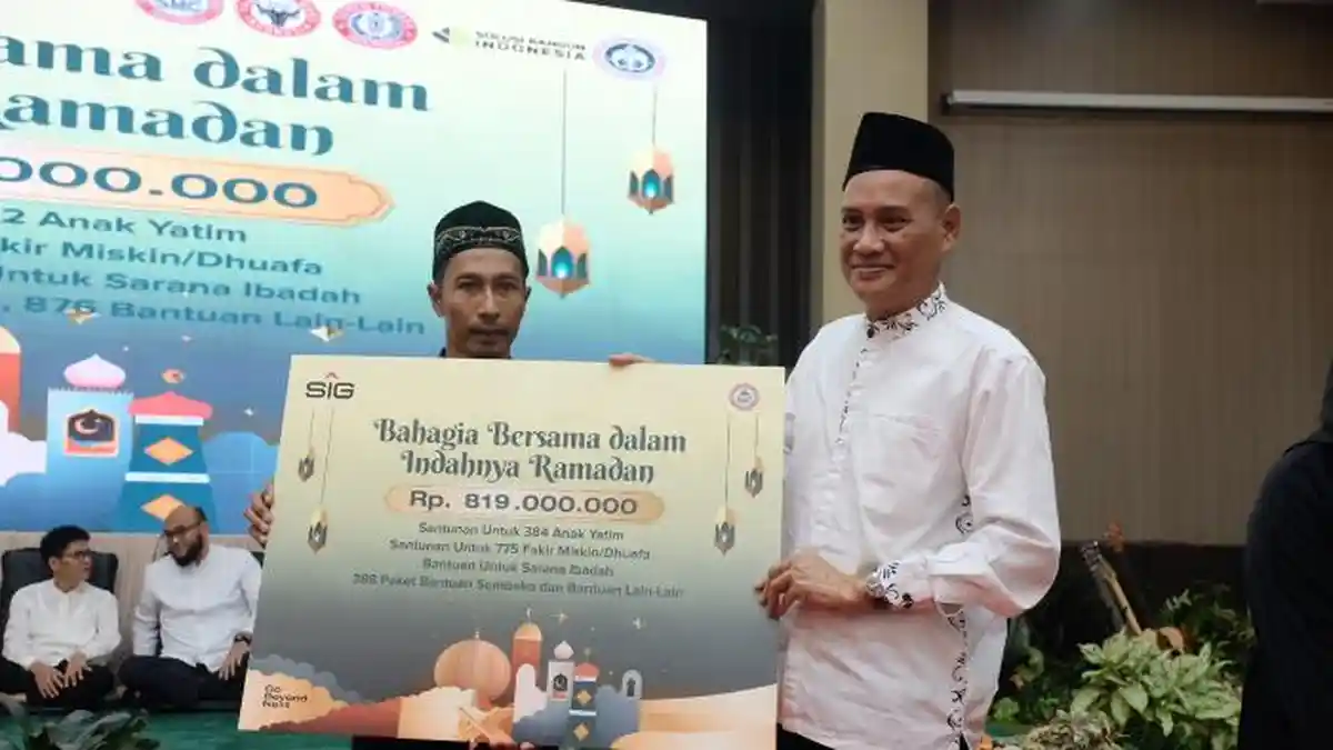 Semen Gresik Salurkan total Rp 819 Juta dan 5.389 Paket Sembako kepada Masyarakat Rembang dan Blora