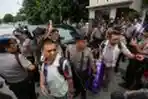 KPK Geledah Rumah Ketua DPRD Sumut