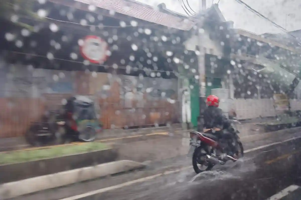 Prakiraan Cuaca Samarinda Hari Ini Selasa, 18 November 2025: Pagi dan Siang Hujan Ringan