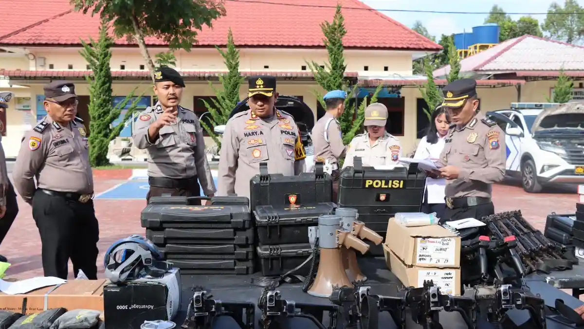 Matangkan Persiapan Pengamanan Pemilu, Kapolres Humbang Hasundutan Mengecek Kendaraan Dinas