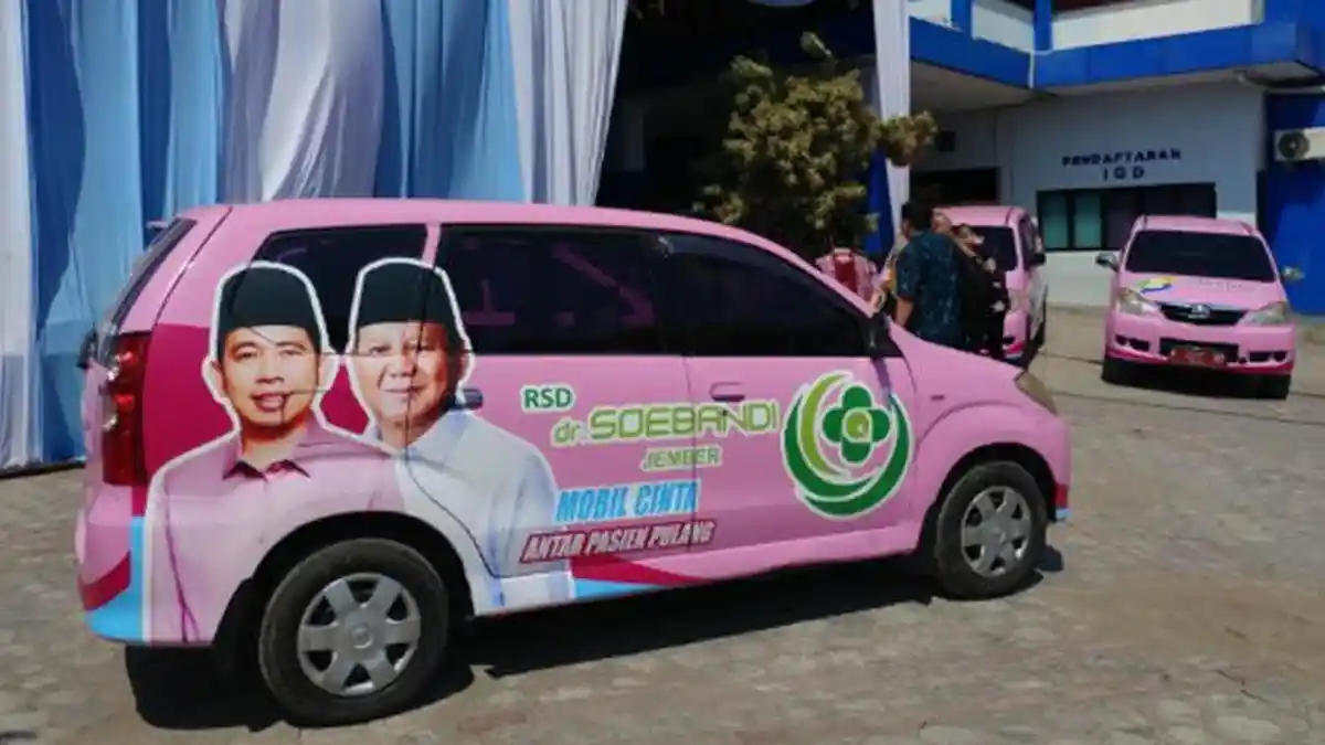 Berwarna Pink, Mobil Cinta Jember Antar Pasien Pulang dari Rumah Sakit