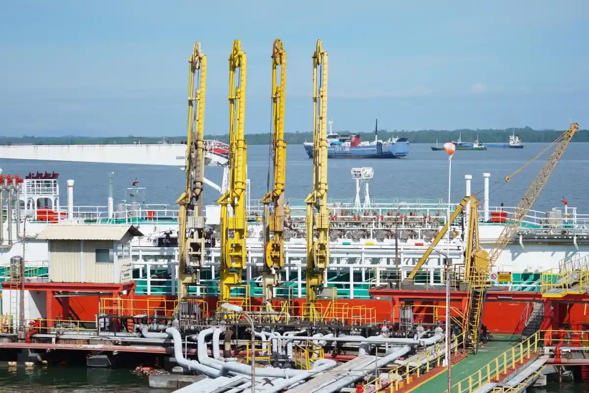 Pasang Clamp Underwater SPL 20 Inch, Cara Kilang Pertamina Jaga Teluk Balikpapan