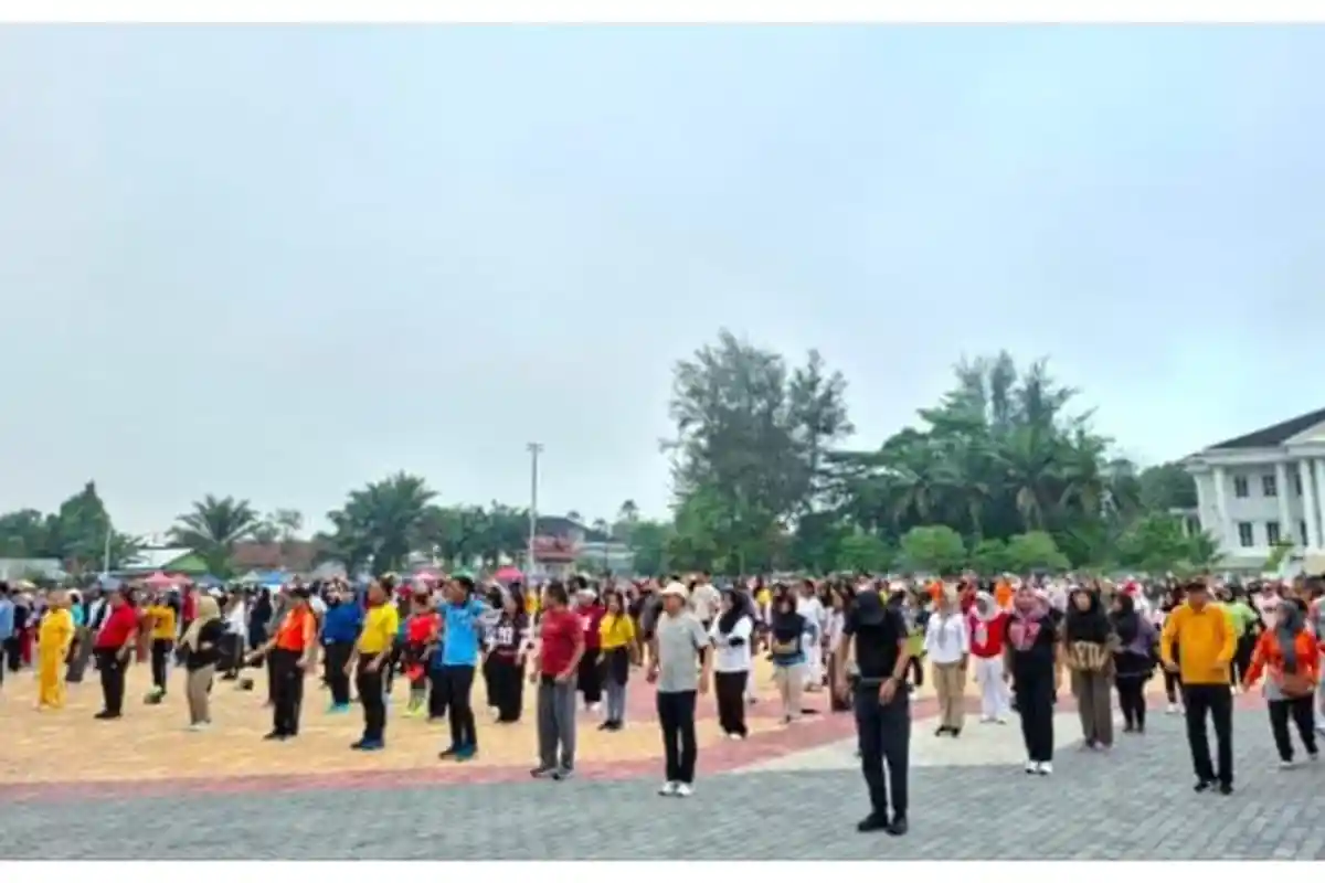 Bupati Hj Nurhidayah dan Ratusan Warga Gelar Senam Massal dan HUT ke-66 Kobar di Pangkalan Bun Park - Bupati-Kobar-Hj-Nurhidayah-Senam-Massal-HUT-ke-66-Kobar-1-9-November-2025.jpg